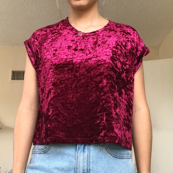 dark red velvet cropped tee